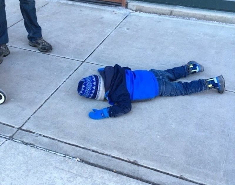 "Bio je ljut jer su mu rukavice iste boje kao i jakna. Ništa me ne pitajte..."