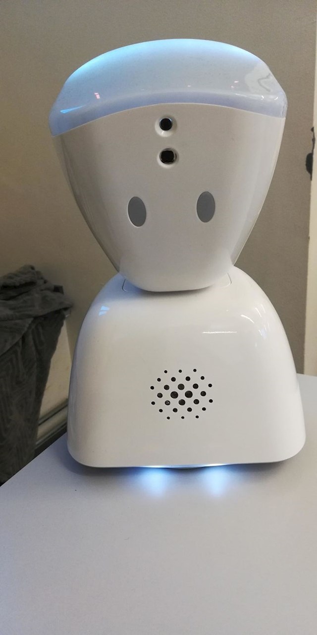 Ova čudna stvar je zapravo robot za bolesnu djecu i djecu s poteškoćama u razvoju. On im omogućuje da daljinski prate nastavu. Ima ugrađenu kameru, ali i zvučnike i mikrofon, što djetetu omogućuje interakciju s prijateljima i profesorima.