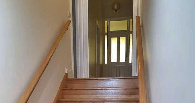 Čovjek je iskoristio vrijeme tijekom karantene kako bi stepenicama dodao korisnu funkciju