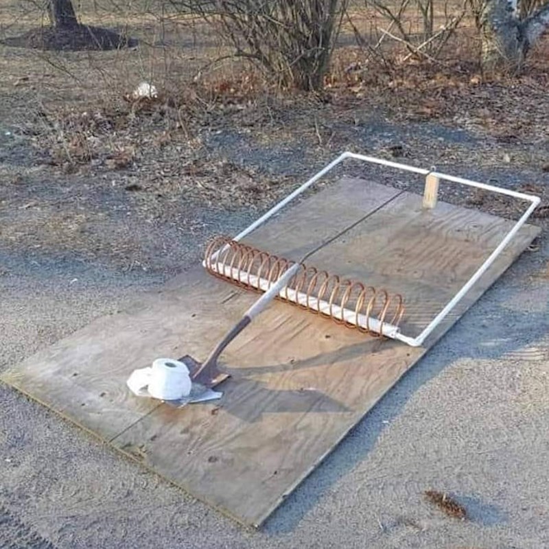 "Ako već izlazite van, pazite da ne naletite na zamku."