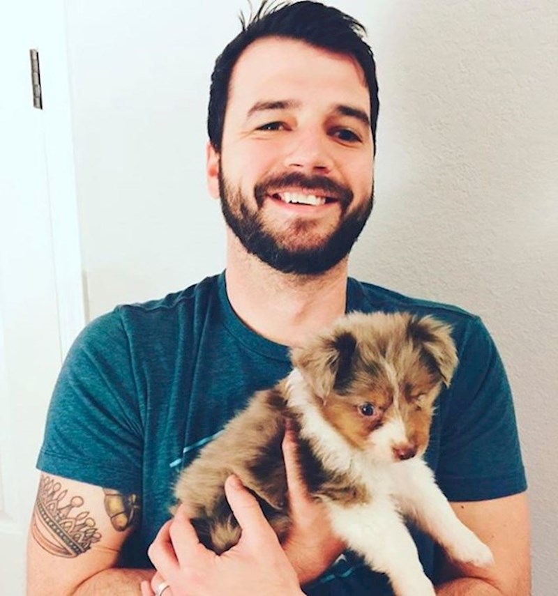 Ovaj muškarac je slijep na jedno oko pa je nabavio istog takvog psa kojeg nitko nije htio.