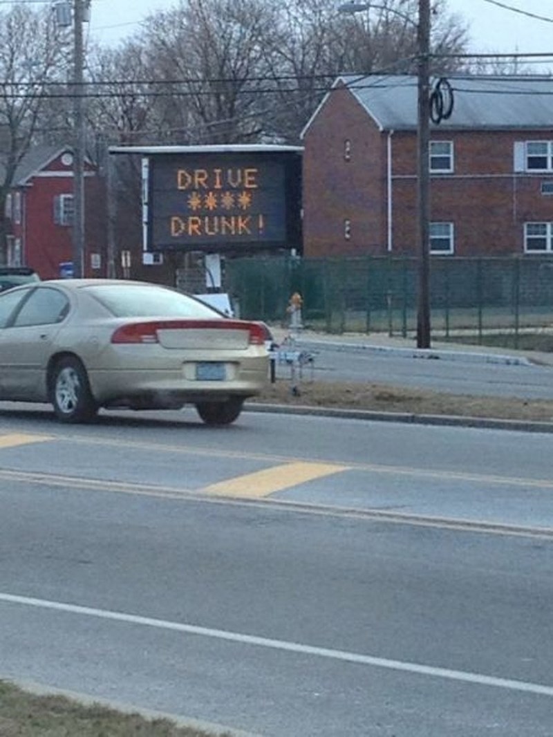 "Vozite pijani" (fali negacija)