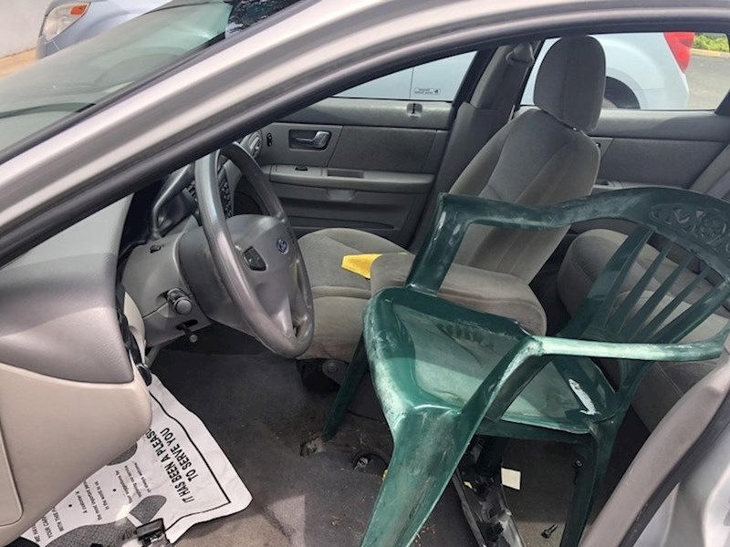 "Radim za auto kuću. Jedan čovjek je rekao da želi uzvišeno sjedalo u autu. Ponudili smo mu ovo, odbio je."