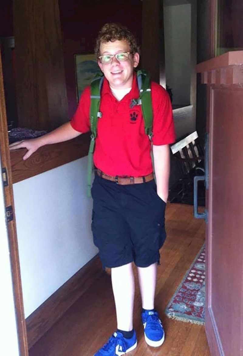 Klinjo iz osnovne škole koji bi u filmovima bez problema mogao glumiti odraslog muškarca... :)