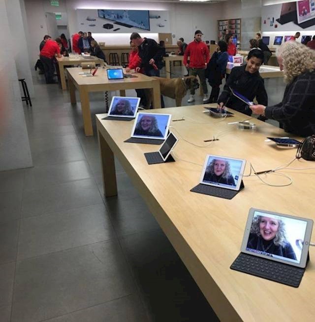Mama je ušla u Apple trgovinu i stavila selfie na svakom uređaju.
