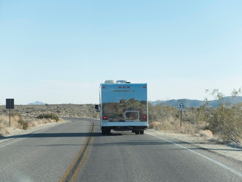 Slika na kamionu se savršeno uklopila u okolinu.
