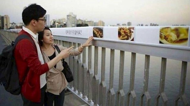 Samsung je postavio pozitivne slike na most u Južnoj Koreji s kojeg su mnogi ljudi skočili i počinili samoubojstvo. Tako su htjeli zaustaviti crni trend, no nakon ovoga se broj samoubojstava povećao za 600% u narednih nekoliko godina.