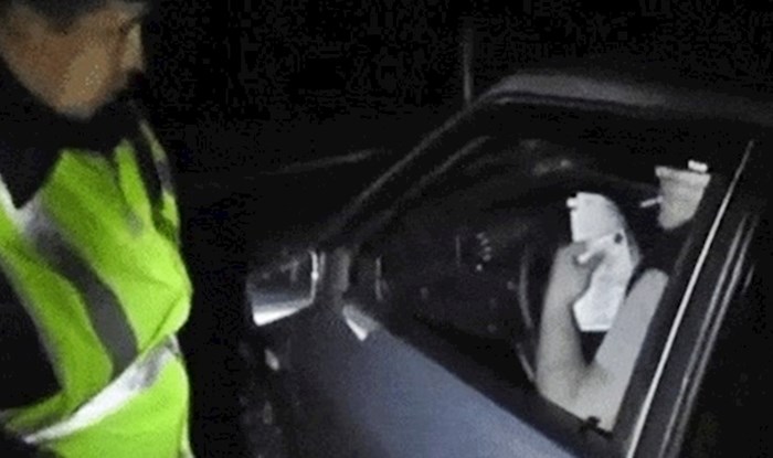 Vozač nije htio spustiti staklo, ovakvu reakciju prometnog policajca nije očekivao