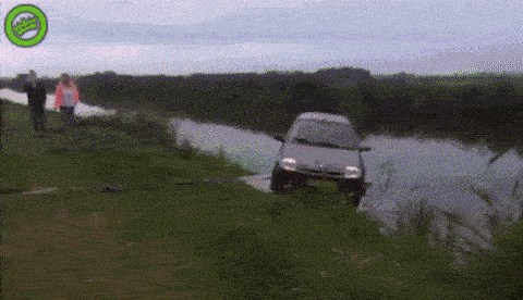 Auto im je završio u rijeci, a onda je stigla pomoć koja im stvarno nije trebala