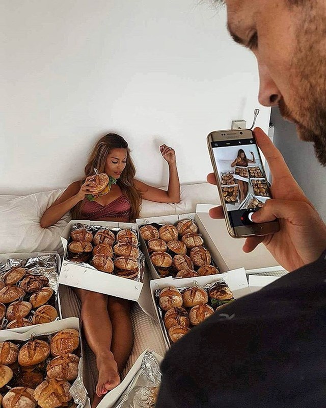 "Dobro, eto, naruči onda tih 75 sendviča kako bi mogla napraviti zanimljivu fotku za Instagram!"