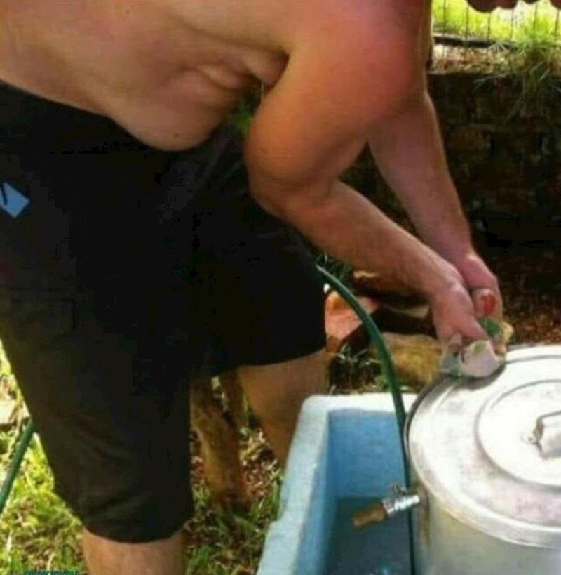 Vidite li lice na trbuhu?