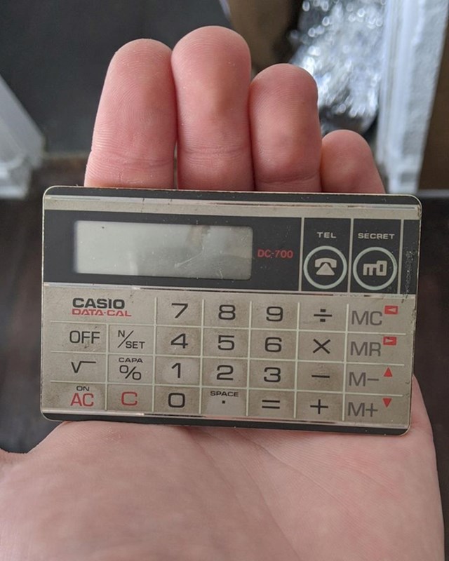 "Našao sam tatin mali kalkulator iz 1986. godine."