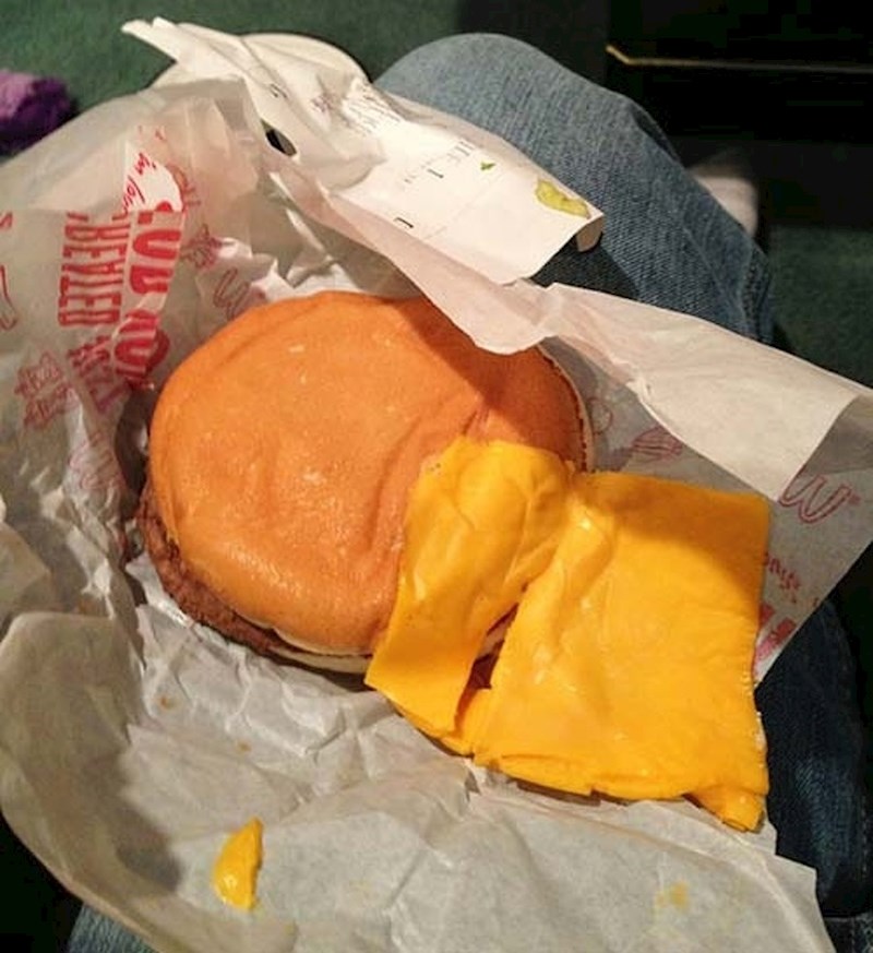 Cheeseburger NIJE hamburger na koji baciš sir!