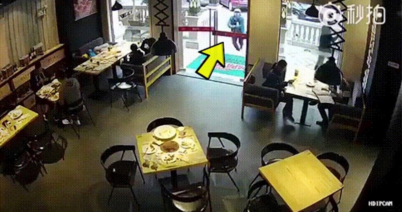 Tek je ušao, a već je napravio scenu: Pogledajte što se dogodilo ovom nesretniku