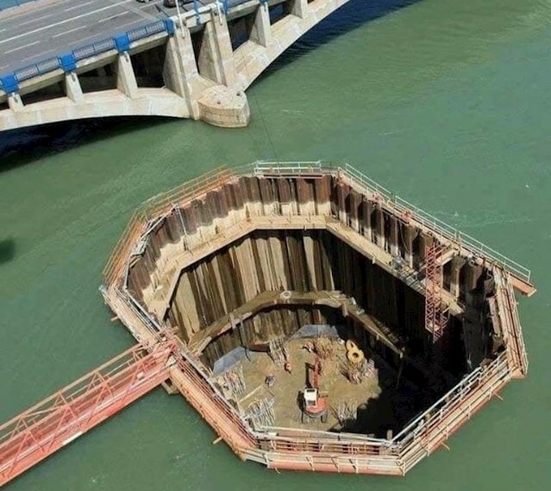 I ovo je jedan od načina na koji grade mostove i platforme.