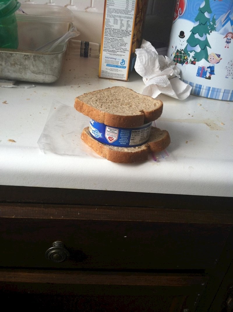 Bio je preumoran za pripremu doručka pa je slikao ostalima što će jesti.