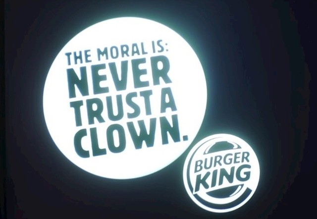 Ova reklama se u nekim američkim kinima pojavila na kraju filma "Ono" (It). Platio ju je Burger King, a na njoj je pisalo da je pouka priče da nikad ne treba vjerovati klaunu (zaštitni znak njihovog konkurenta McDonald'sa je klaun).