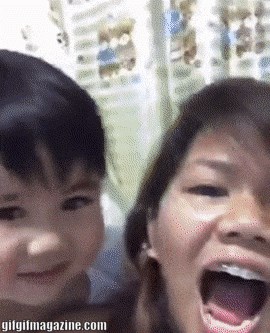 Dječačić s mamom isprobavao efekte na kameri mobitela, skroz se šokirao kad se pretvorio u vukodlaka