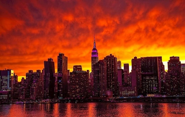 Manhattan je zbog prekrasnog zalaska sunca izgledao kao da gori.
