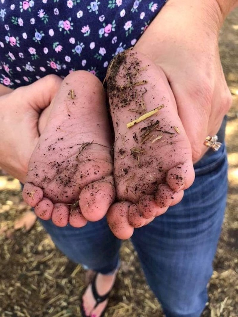 Iz ovog kuta nije baš jasno gdje se bebi nalazi tijelo.