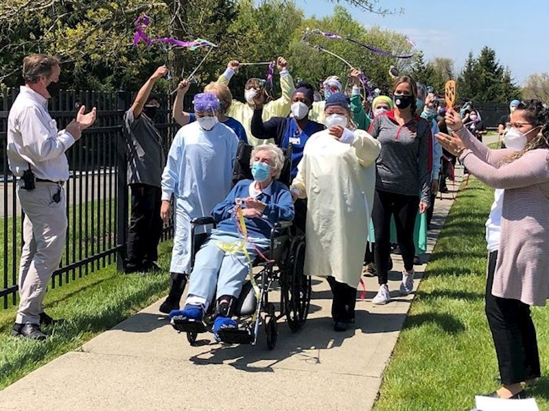 "Slikao sam baku kad su je poslali kući iz bolnice. Ima 85 godina i pobijedila je koronu."