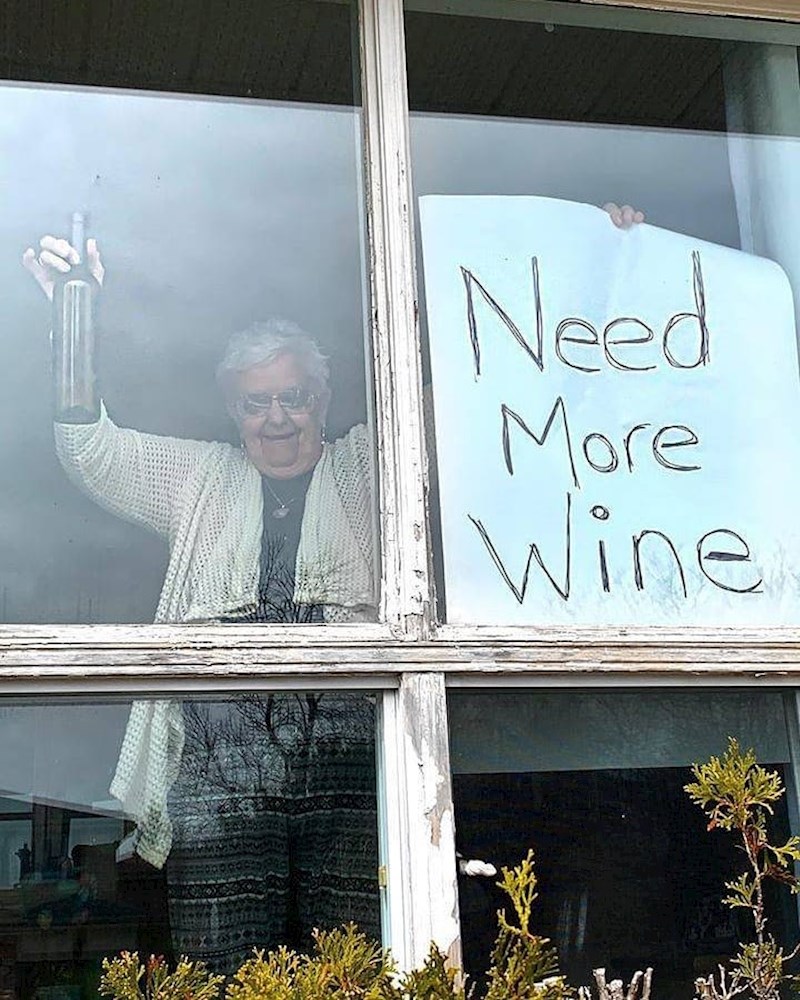 Baka je u samoizolaciji i ima problem.