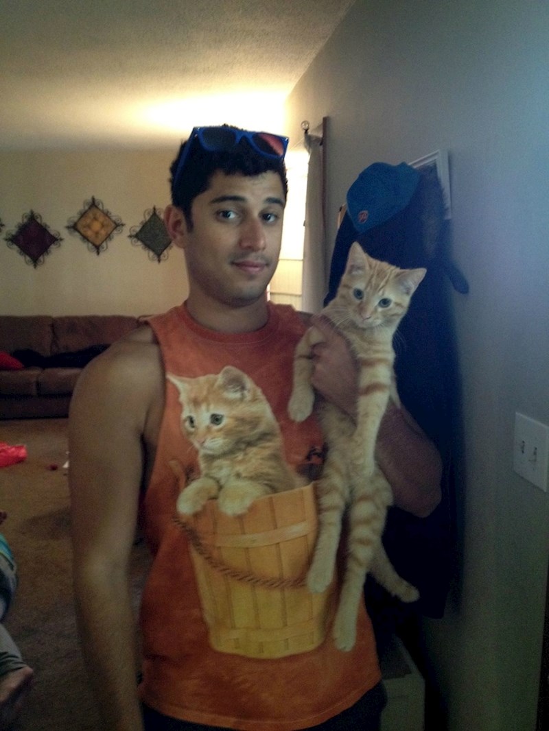 "Išao sam kod prijatelja i upoznao njegovu mačku. Izgledala je kao mačka na mojoj majici."