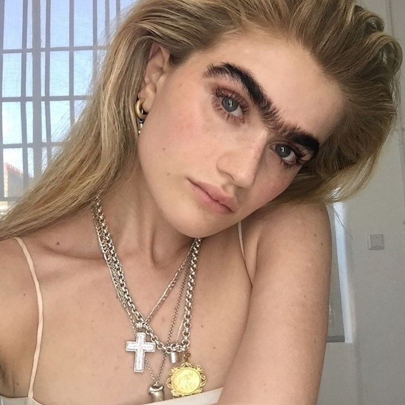 Sophia Hadjipanteli je manekenka kojoj obrve rastu abnormalno. Ne želi ih čupati.