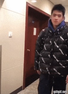 (Pre)visoki dečko je na smiješan način pokazao svoju problematičnu svakodnevnicu