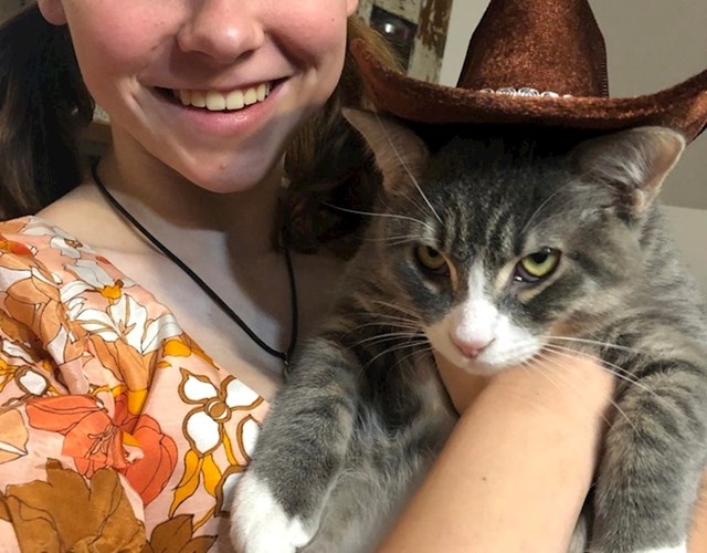 "Moja kći je mački kupila šešir. Nije bila oduševljena..."