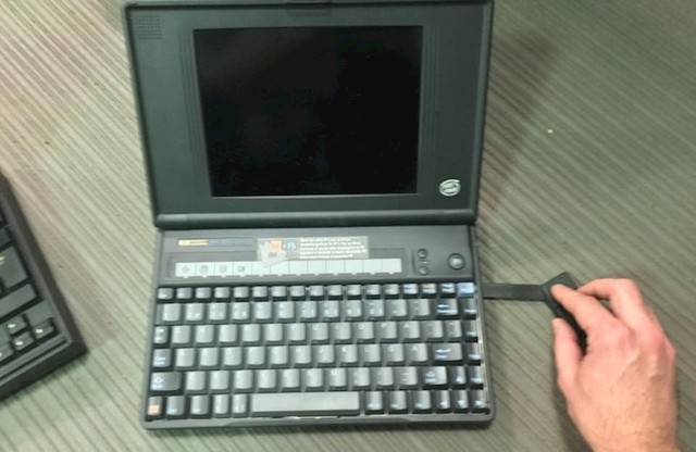 I stari laptopi su imali miševe, no izgledali su čudno...