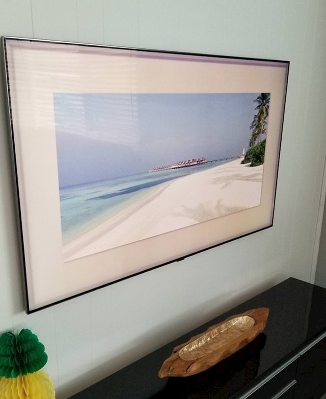 Ovo je najobičnija uokvirena slika, zar ne? Ne, ovo je televizor!