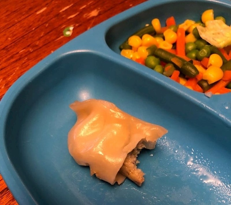 "Naša klinka nije htjela pojesti dio tjestenine jer unutra nije bilo punjenja. Ona je bila ta koja je pojela punjenje. Pokušali smo joj objasniti, ali..."