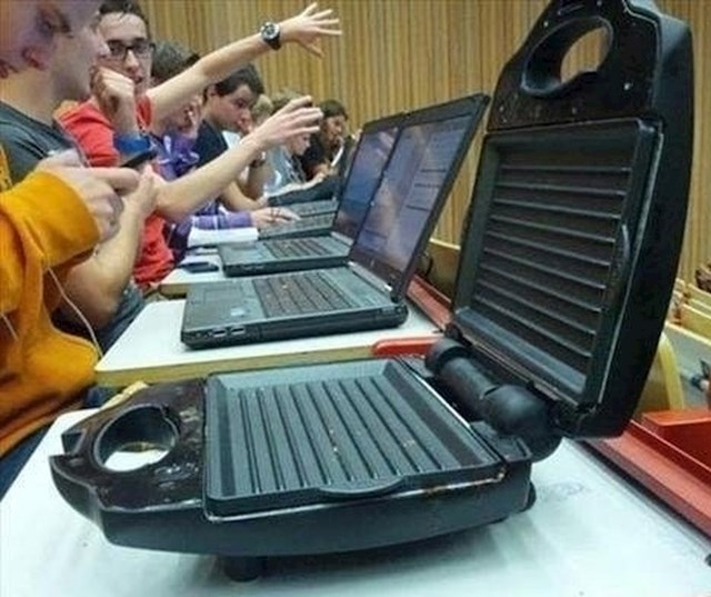 Nemaju baš svi novca za laptop...