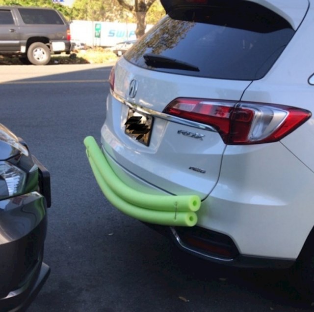 Možda izgleda glupo, ali zaštitit će vaš auto od susjeda kojima parkiranje nije jača strana.