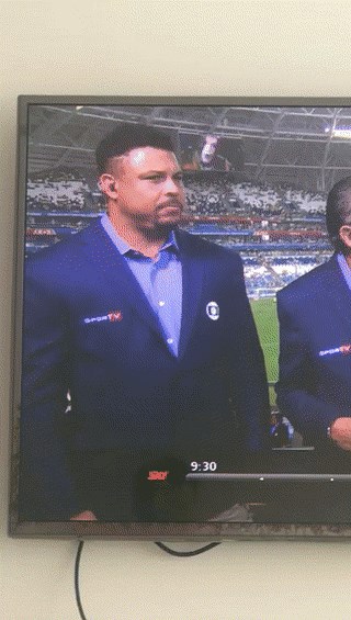 Lik je nakon utakmice gledao komentare stručnjaka, Ronalda je odmah zaveo komadom piletine