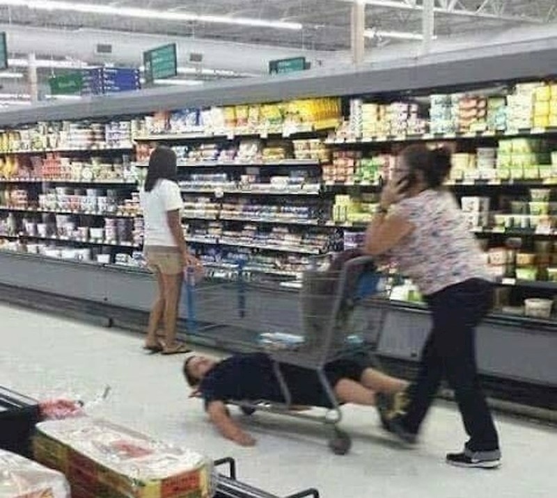 Bilo mu je baš jako dosadno.