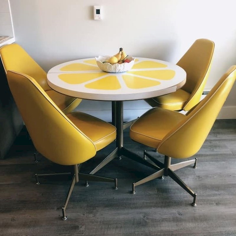 "Ovaj stol smo kupili od ljudi koji ga više nisu trebali, bio je jako povoljan."