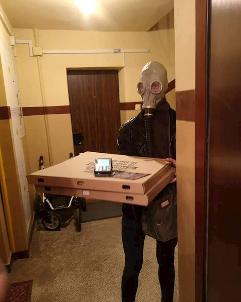 Ono kad naručiš pizzu u vrijeme korone...