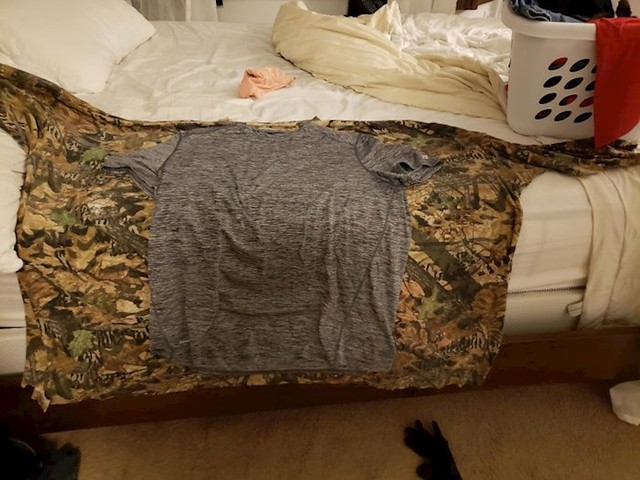 Majica koju je nosio prije nego što je skinuo 180 kg i majica koju nosi sad
