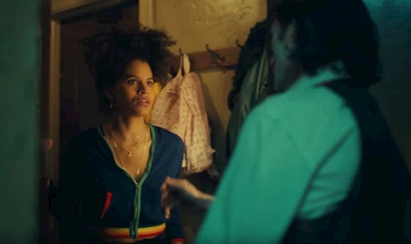 Tekst za film je često mijenjan prije snimanja, glumci su nekad čak morali i improvizirati kako bi dijalog izgledao prirodno.