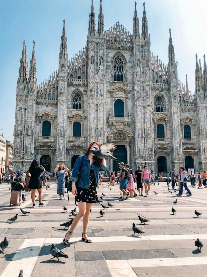 Zamolila je stranca da je slika na izletu u Milanu. Evo što se dogodilo.