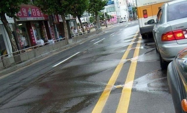 U Južnoj Koreji imaju sustav koji sprema vodu kišnicu i kasnije je koristi za čišćenje cesta.