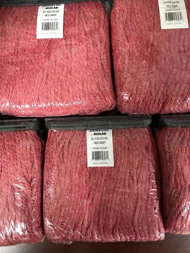 Mop za pranje podova koji izgleda kao svježe meso