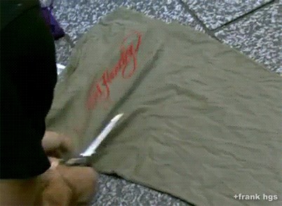 Djevojka je dala da joj nepoznati lik izreže majicu, kad vidite rezultat shvatit ćete zašto