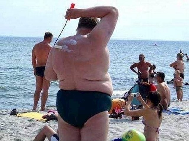 Najluđe slike s godišnjih odmora: Nećete vjerovati što neki ljudi rade na plažama #8