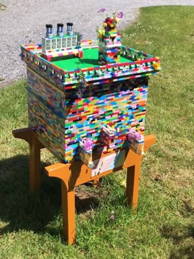 Pčelar je napravio košnice od LEGO kockica. Pčele su ih stvarno koristile!