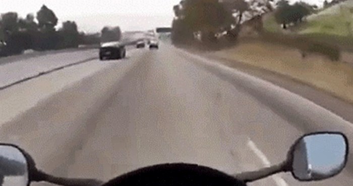 Motorist je za dlaku izbjegao nesreću, pogledajte što mu se dogodilo na autocesti