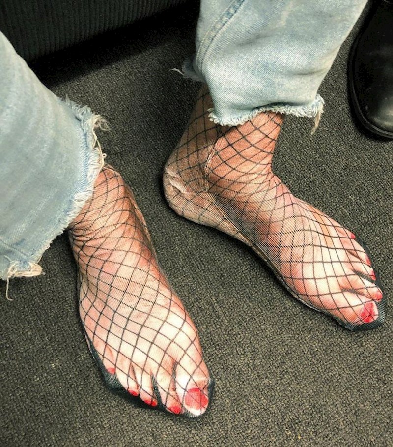 Ove čarape su savršene ako želite sve oko sebe zbuniti.