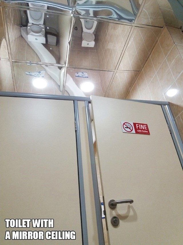 Zašto su napravili WC u kojem vas svi mogu gledati kako "obavljate posao"?